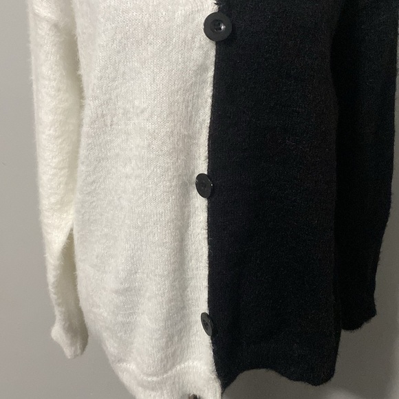 Half Black Half White Eyelash Faux Cardigan V-Neck Sweater NWOT - Picture 3 of 7